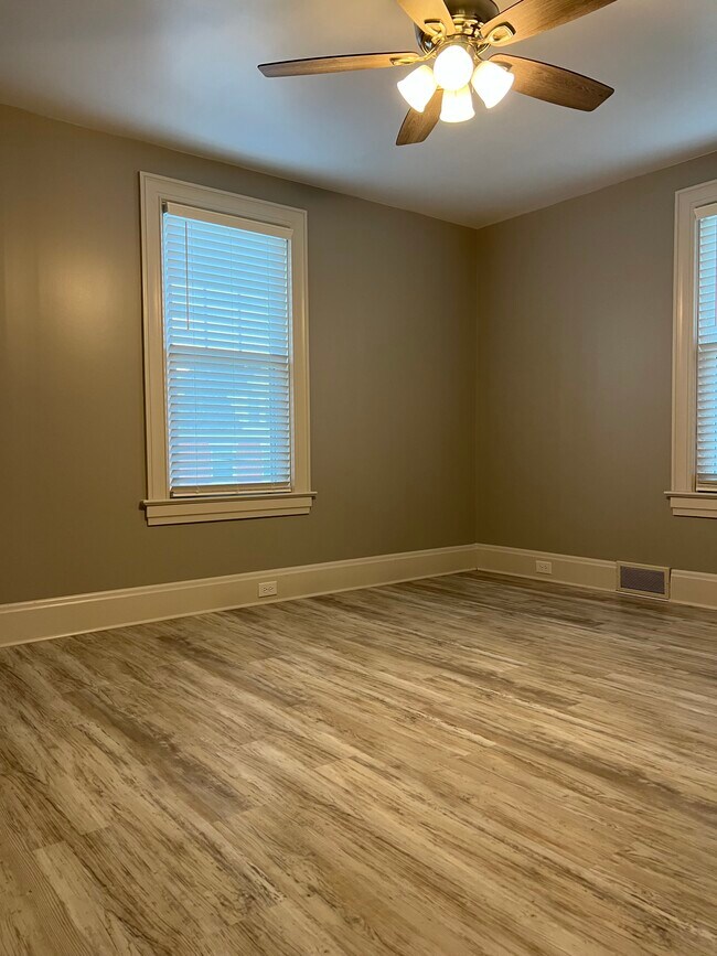 Living Room - 402 Brandon St