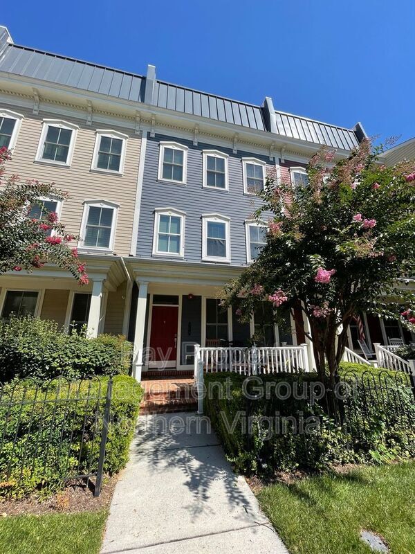 Foto principal - 724 Annie Rose Ave