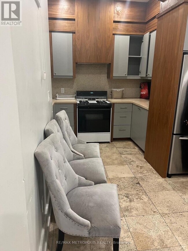 Building Photo - 94 Marilake Dr