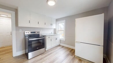 Building Photo - 1031 W 9th St