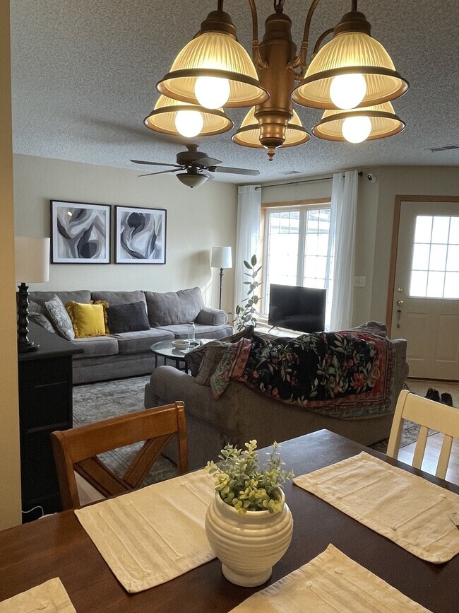 Foto del edificio - 1238 Larkspur Ln
