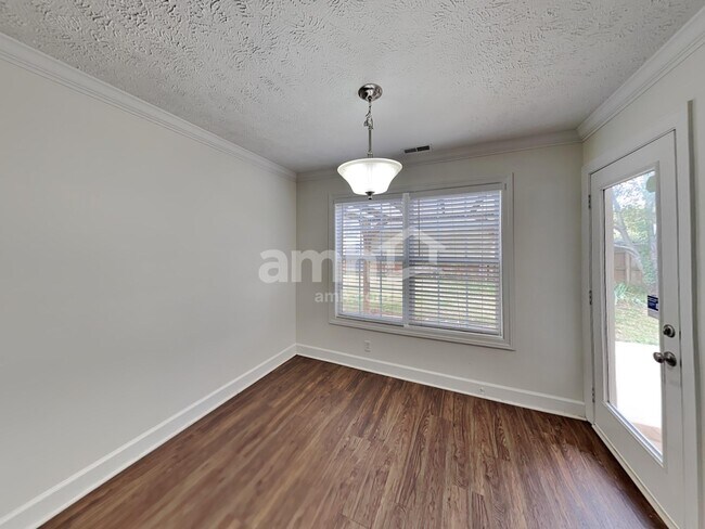 Foto del edificio - 1725 Kinsale Ave