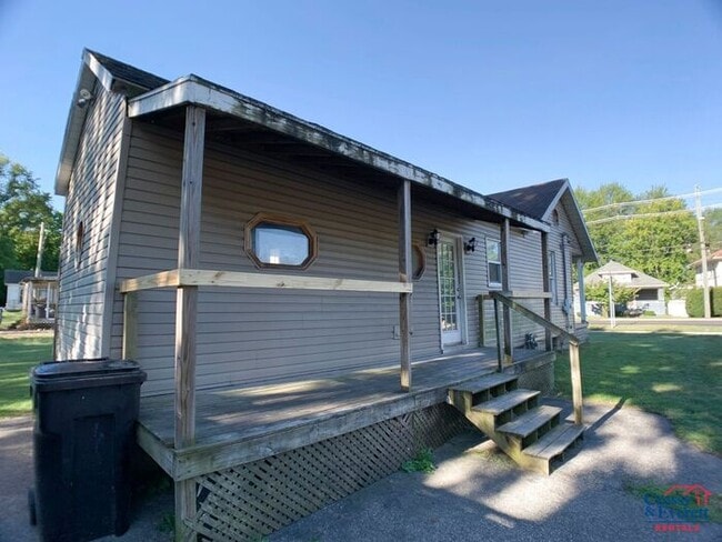 Building Photo - Spacious 3 Bedroom House in Niles