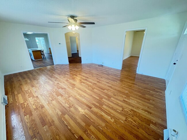 Foto del edificio - Very Nice Brick Home! Beautiful Country Se...