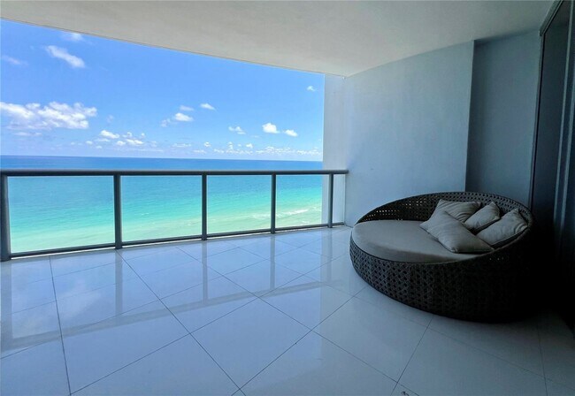 Foto del edificio - 17121 Collins Ave