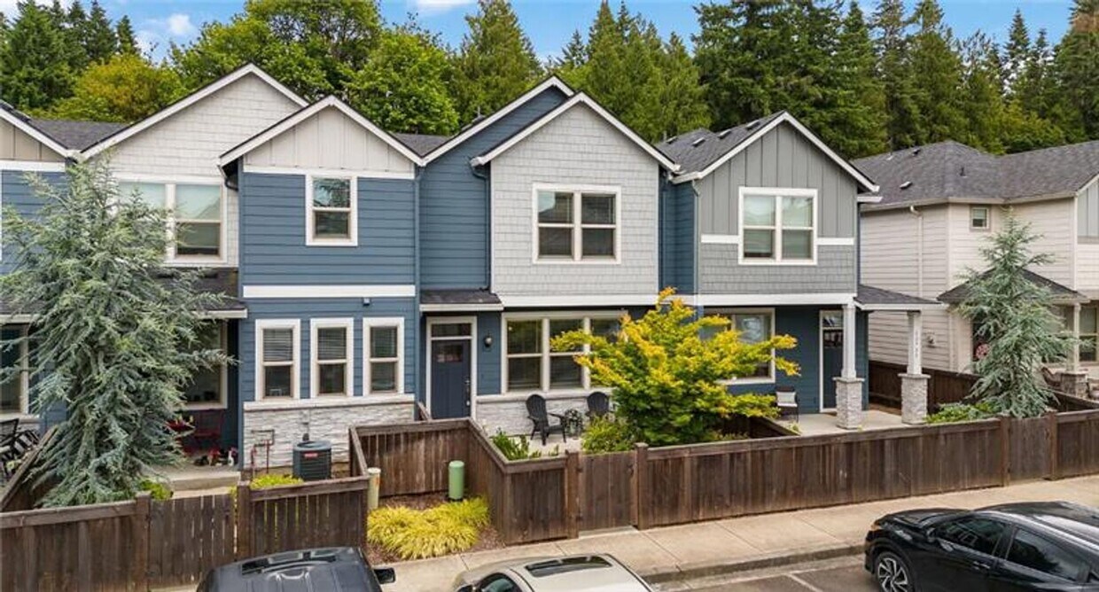 Foto principal - Modern Townhome in Gated Salmon Creek Community
