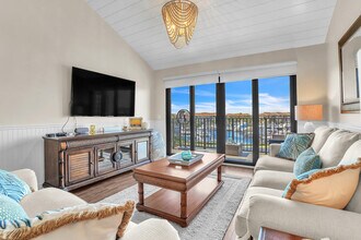 Building Photo - 801 Seafarer Cir