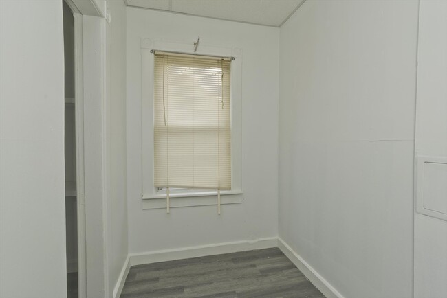 Building Photo - 47 Mooreland St