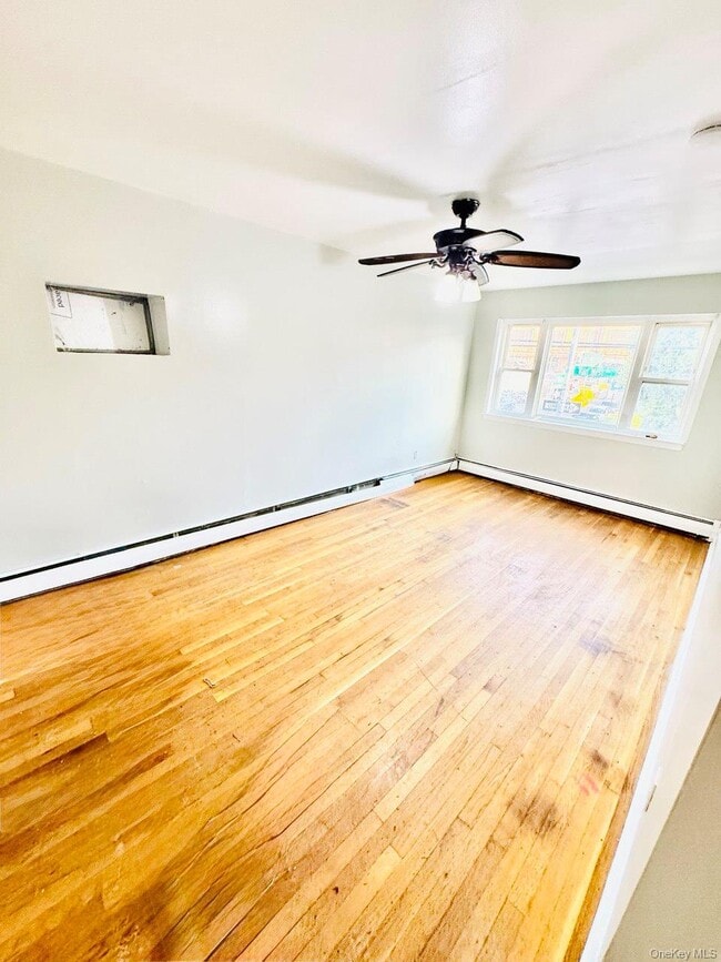 Foto del edificio - 817 Van Nest Ave