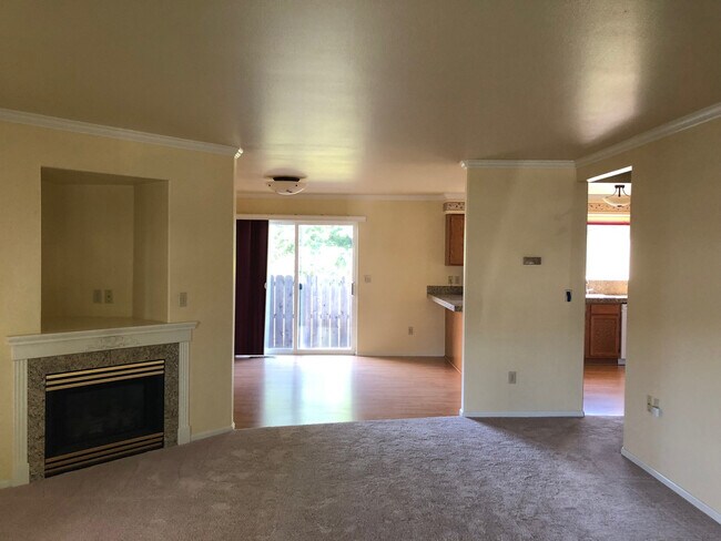 Building Photo - 3 Bedroom 2.5 Bath Condo-Gas Fireplace