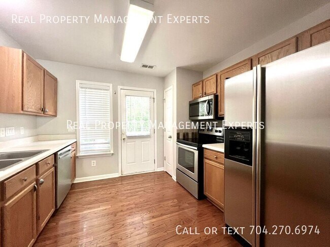 Foto del edificio - 6522 Point Comfort Ln