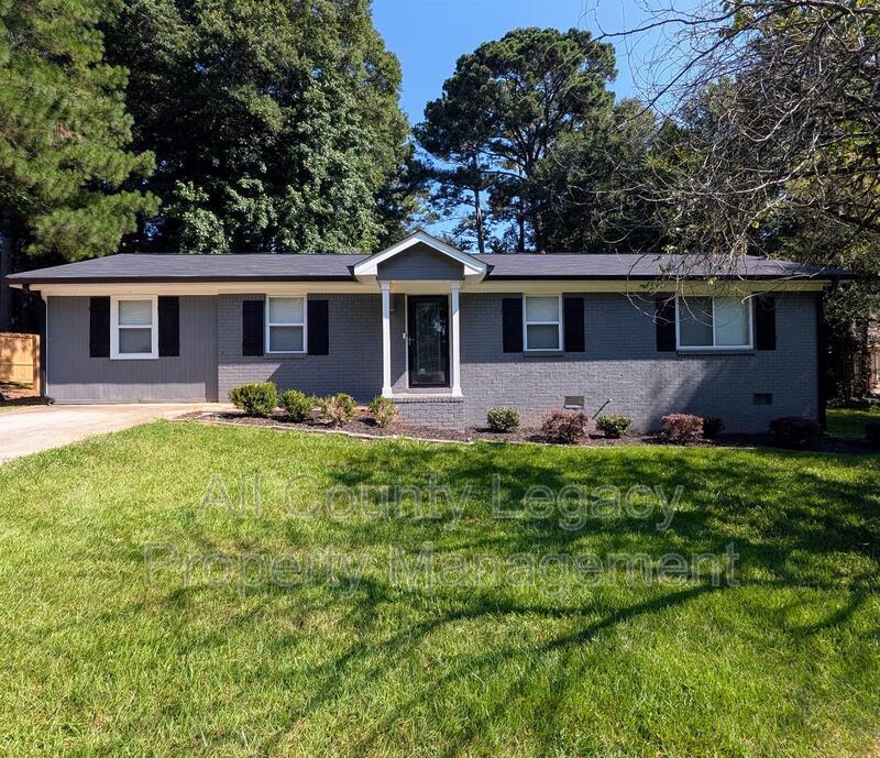 Photo - 914 Carlton Dr SE
