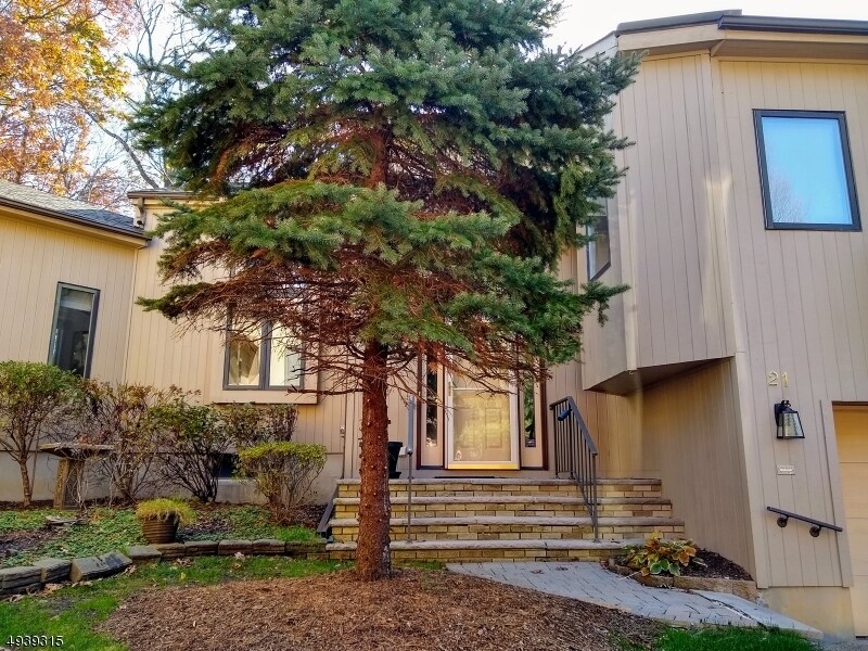 Primary Photo - 21 Sherwood Dr