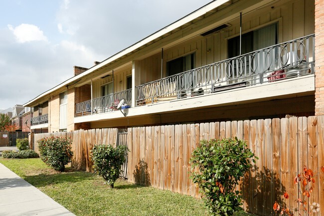 Todos los apartamentos en cuatro edificios - Medical Center Apartments