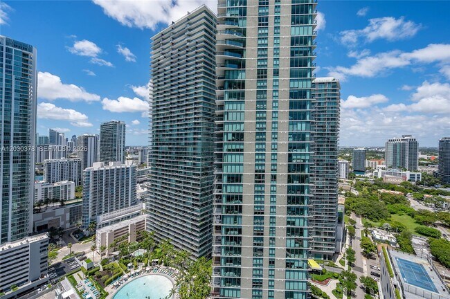 Foto del edificio - 3131 NE 7th Ave