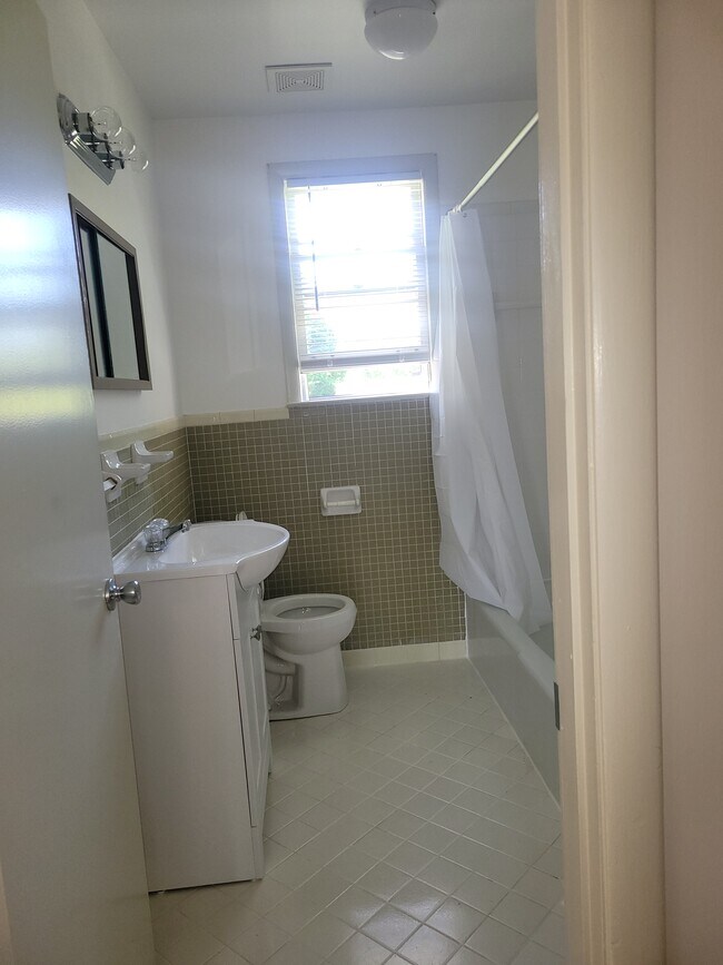 Baño - 3809 Marydale Ct
