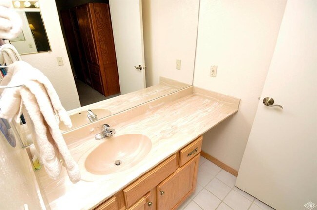 Building Photo - 555 E Lionshead Cir