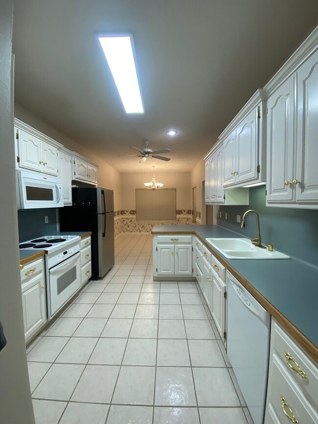 Building Photo - 5059 Silver Oak Dr