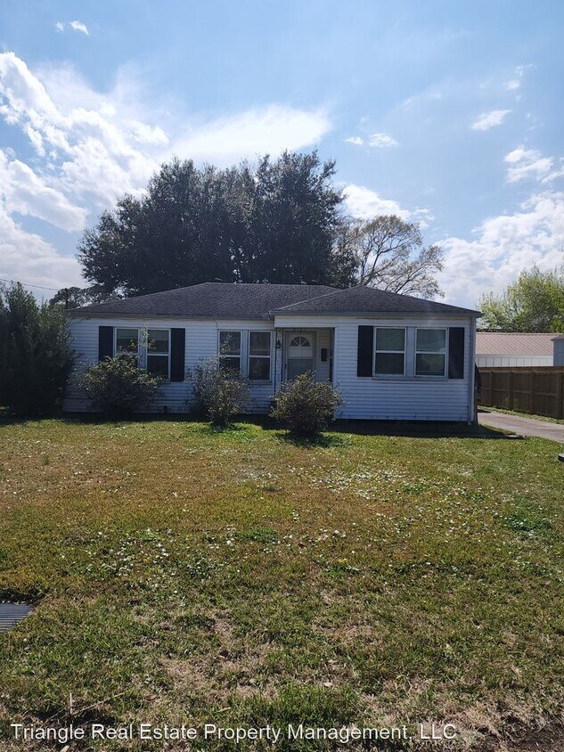 3121 Berry Ave, Groves, TX 77619 House Rental in Groves, TX