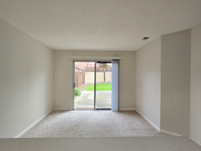 Foto del edificio - 1685 Chesterton Cir