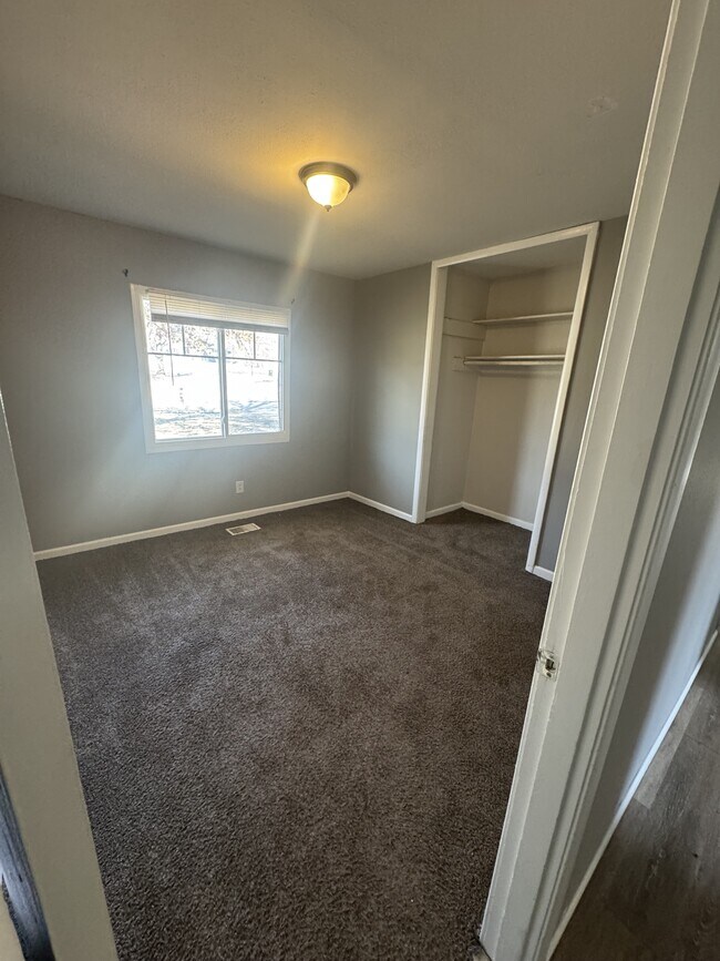 Building Photo - 919 SW Croix Pl