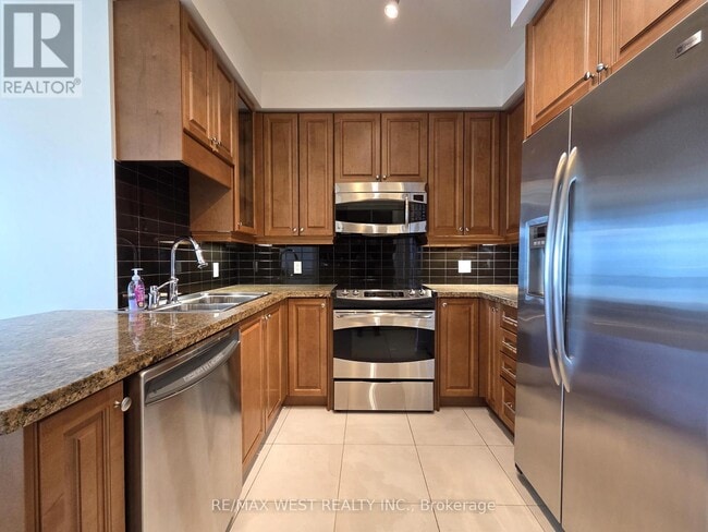 Building Photo - 1900 Lake Shore Blvd W