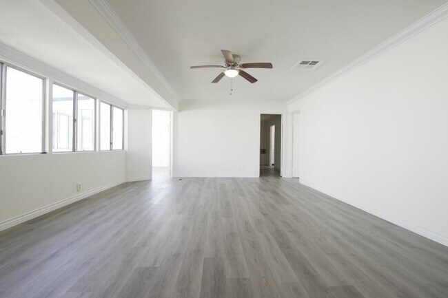 Foto del edificio - 20701 Beach Blvd