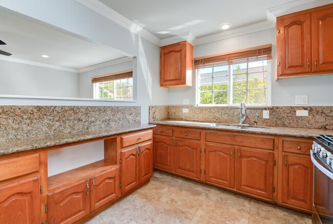 Cocina - 2363 Fleetwood St