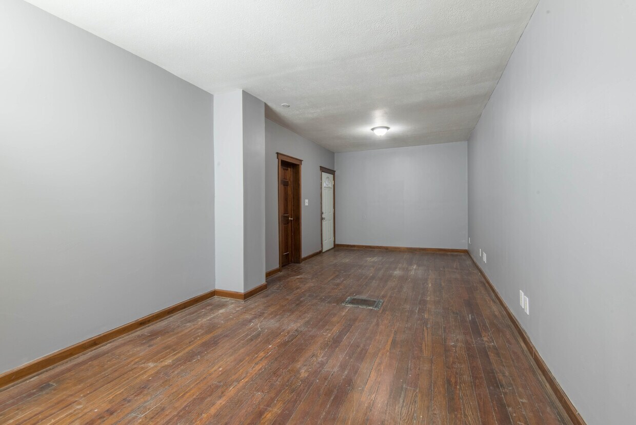 Foto principal - 697 N Main St