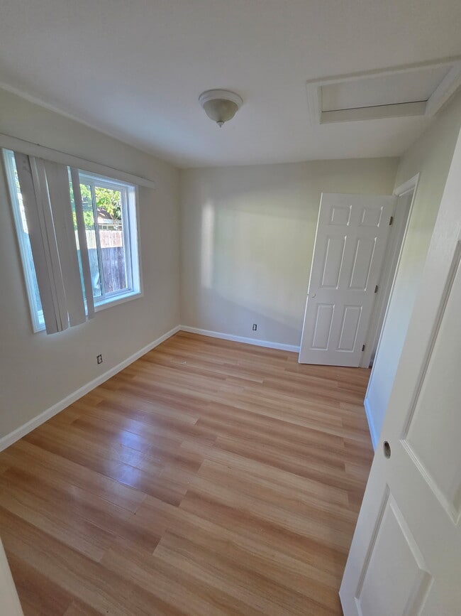 Foto del edificio - 3828 W 105th St