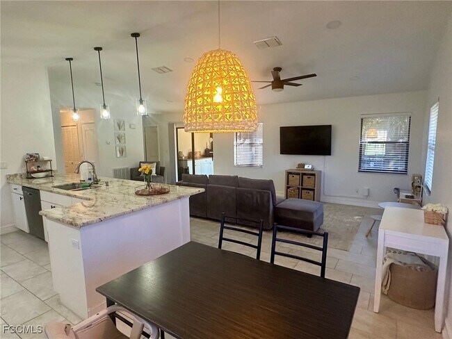 Foto del edificio - 4266 Island Cir