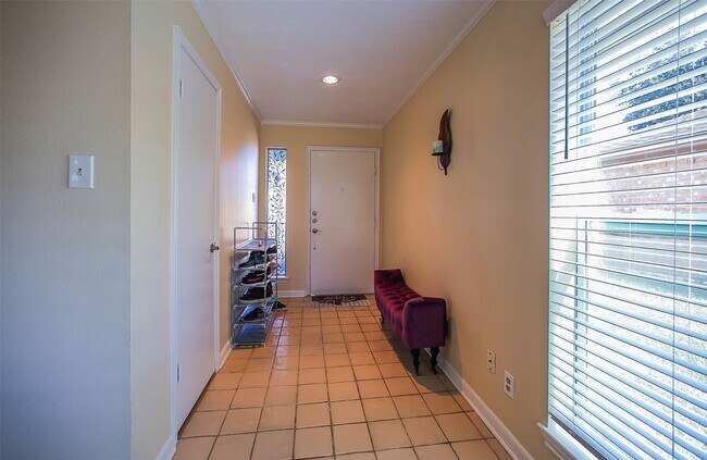 Foto del edificio - 9511 Sharpcrest St