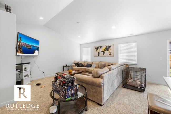 Building Photo - 3 Bedroom 2 Bath Home in Medford!