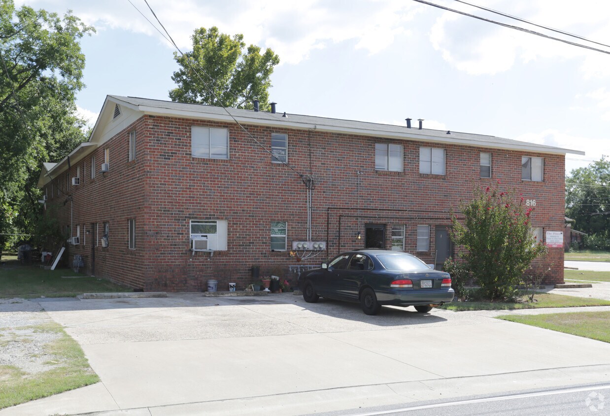 Foto principal - The Pines Apartments