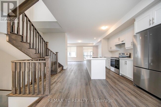 Building Photo - 140 Rattenbury Rd