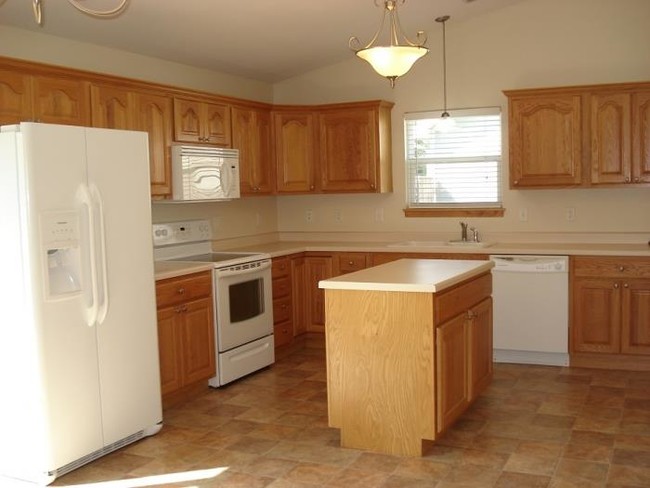 Building Photo - 132 Butterfield