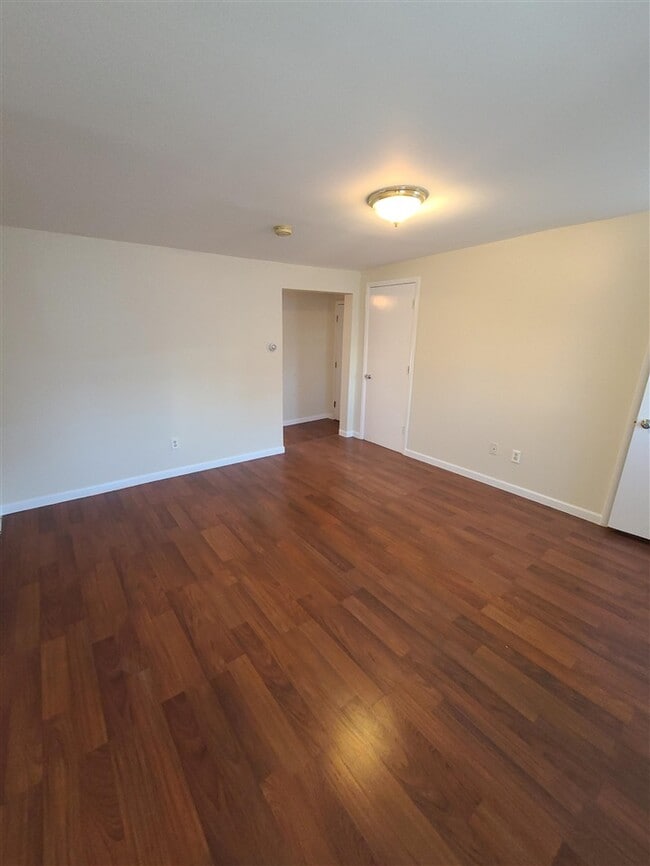 Building Photo - 356 4th St