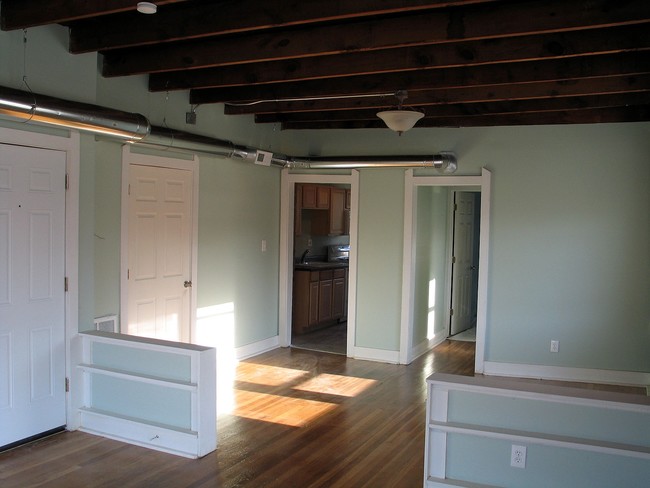 Living Room - Gillham Park Apartments