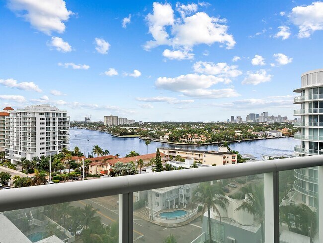 Building Photo - 3101 Bayshore Dr