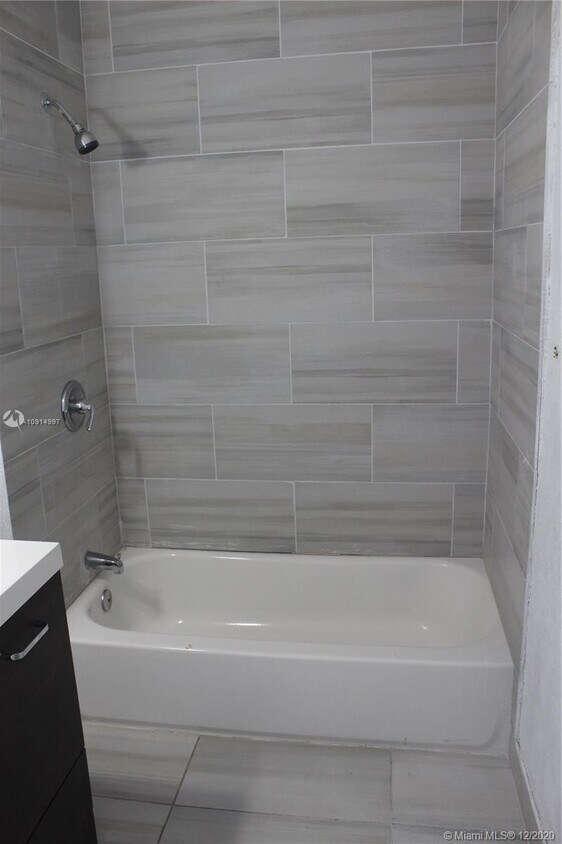 Foto del edificio - 876 SW 2nd St