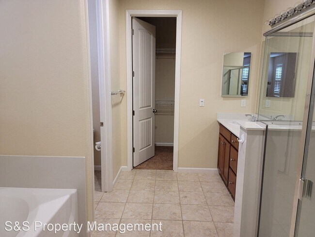 Building Photo - 3 br, 2 bath House - 1385 Highland Drive