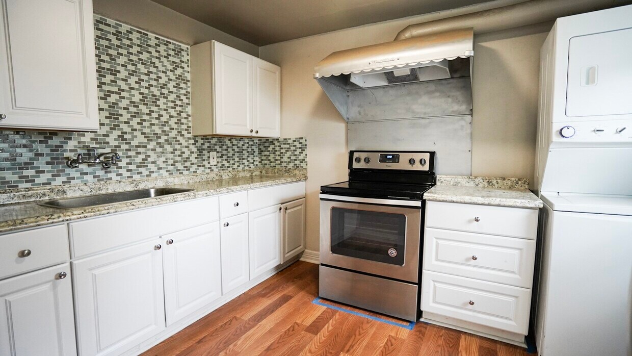 Primary Photo - 1126 Ryon St