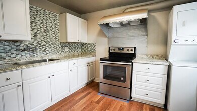 Building Photo - 1126 Ryon St