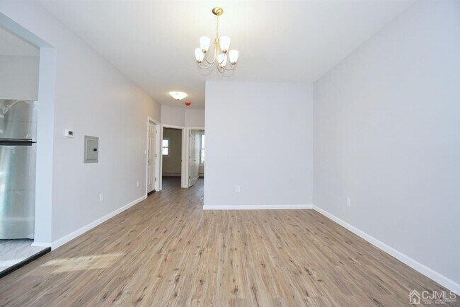 Building Photo - 124 75th St
