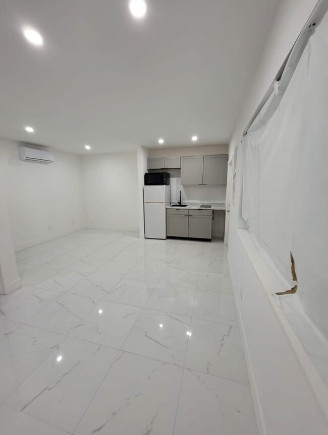 Photo - 7975 Crespi Blvd House