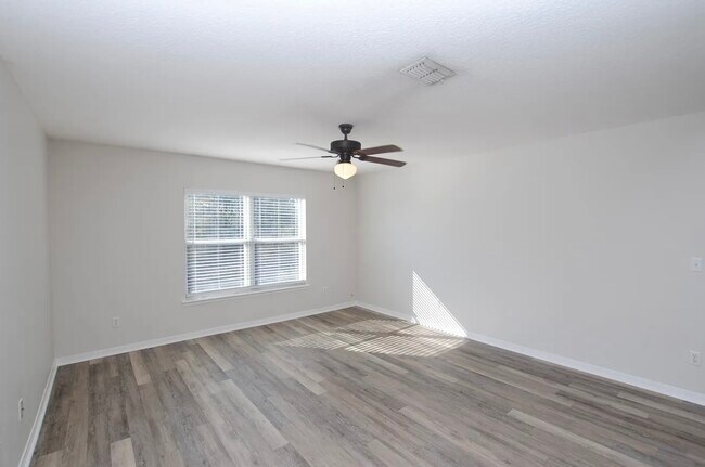 Building Photo - 402 Hearthside Ct