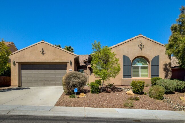 Foto del edificio - STUNNING 5BD, 3BTH, SINGLE STORY POOL HOME