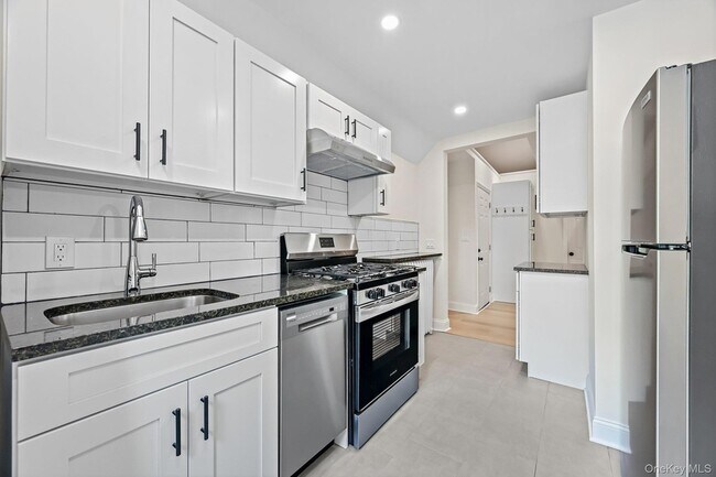 Foto del edificio - 12 Thomas Pl