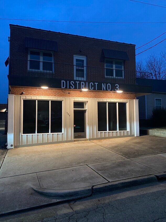 Building - 727 Kivett St