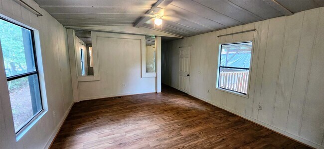 Building Photo - 2066 County Rd 332